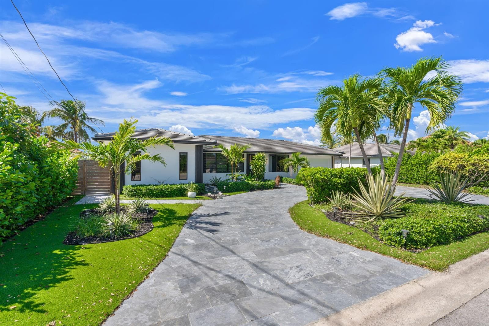 5641 BAYVIEW Drive photo 3