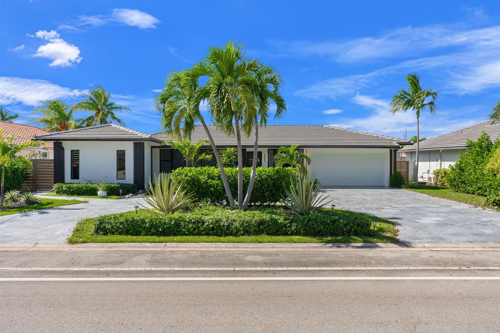 5641 BAYVIEW Drive photo 1