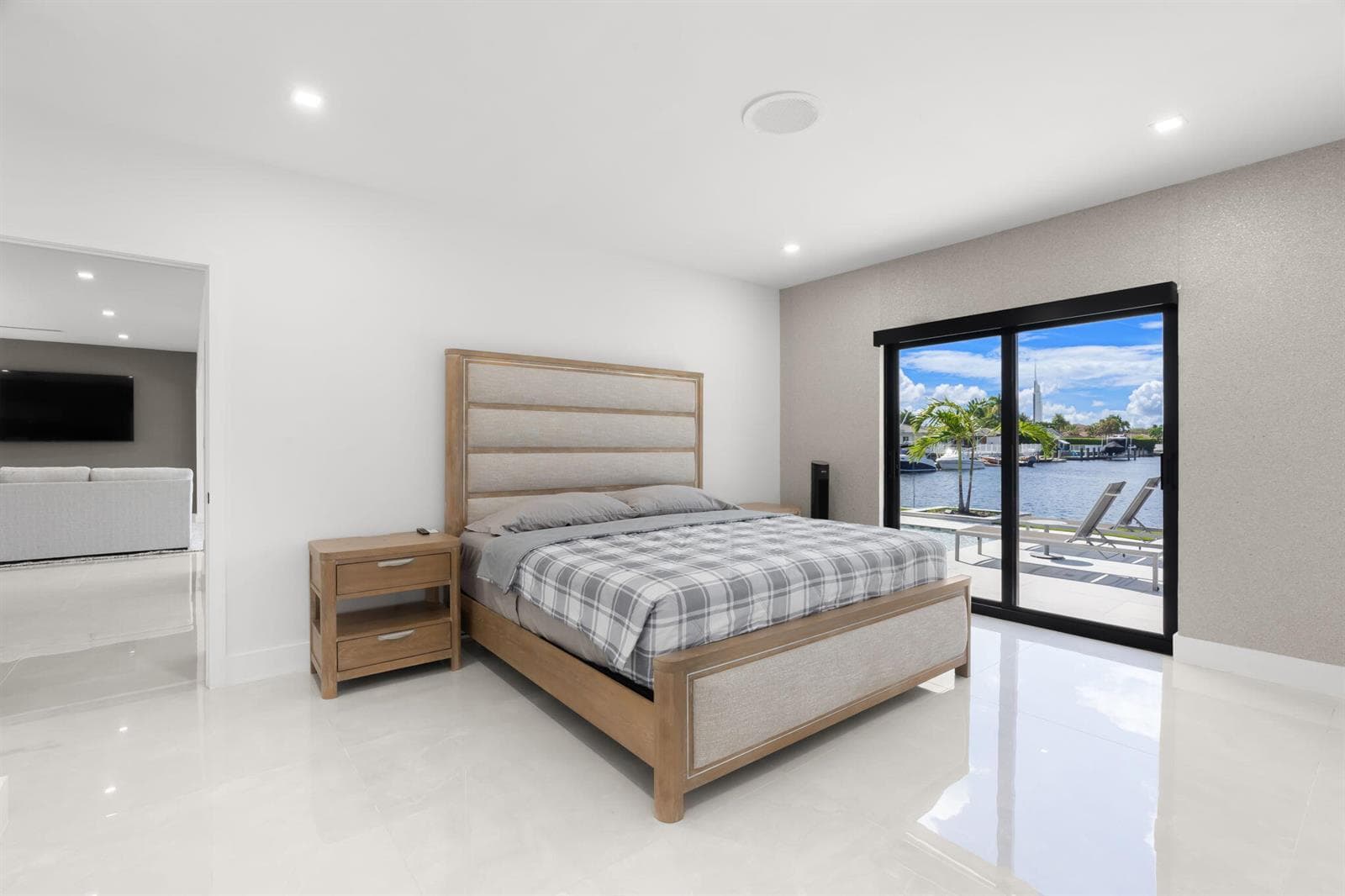 5641 BAYVIEW Drive photo 8