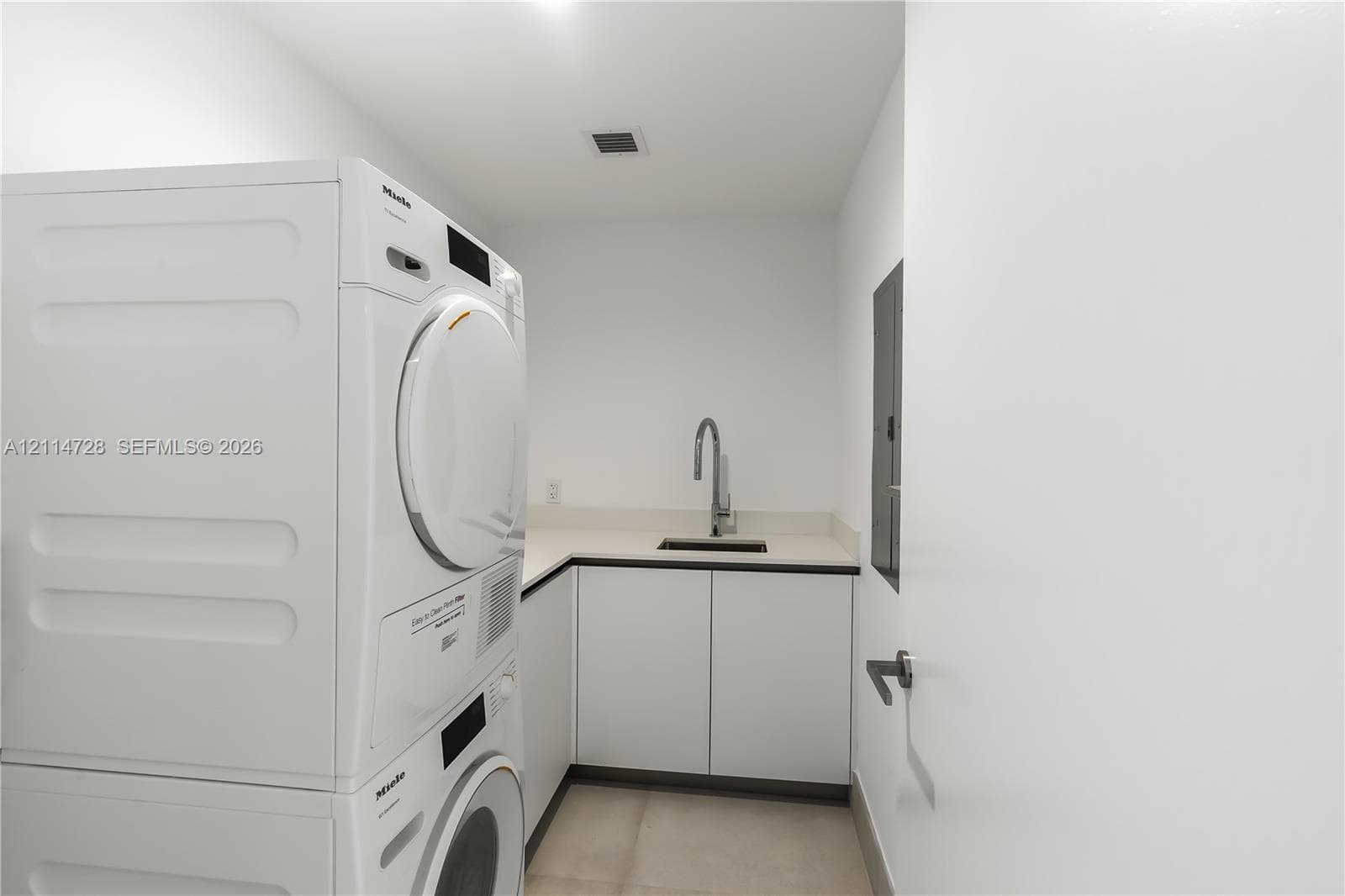 9201 E Bay Harbor Dr 603 photo 24