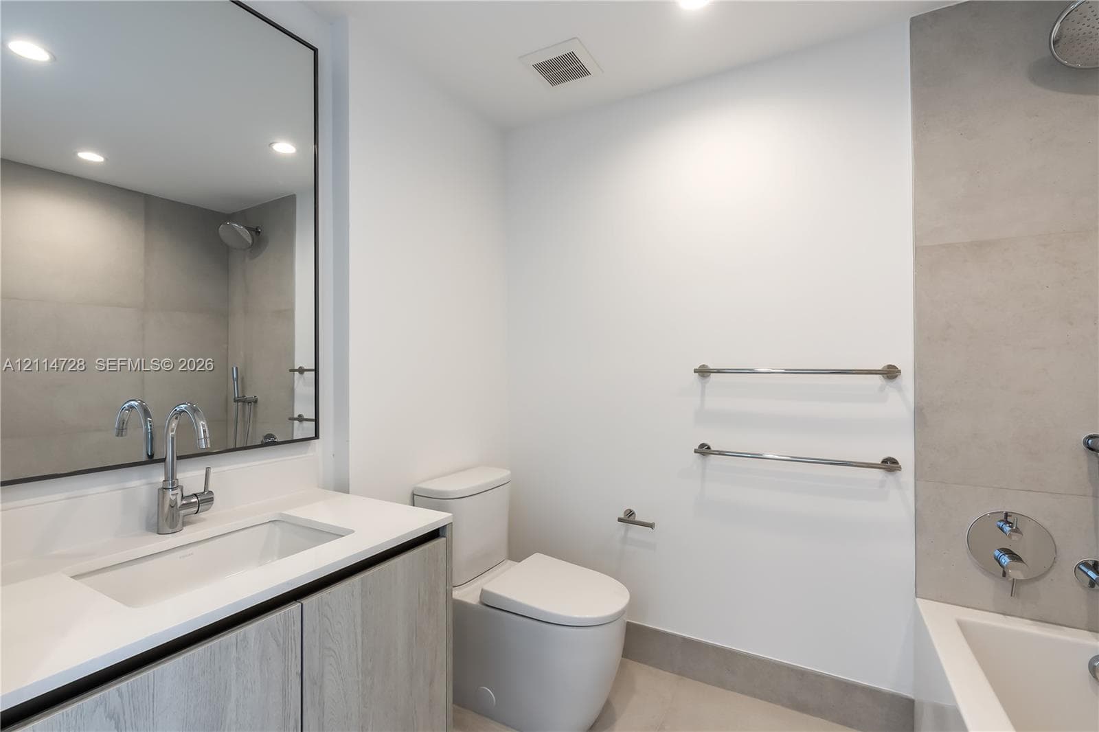 9201 E Bay Harbor Dr 603 photo 14