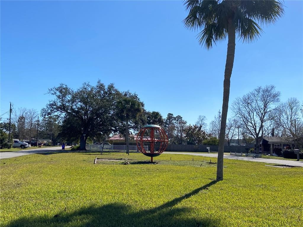 910 LAKE AVENUE photo 23