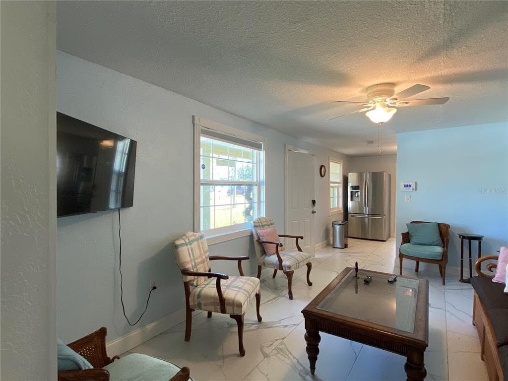 910 LAKE AVENUE photo 6