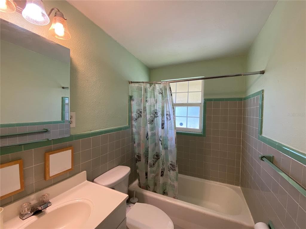910 LAKE AVENUE photo 17
