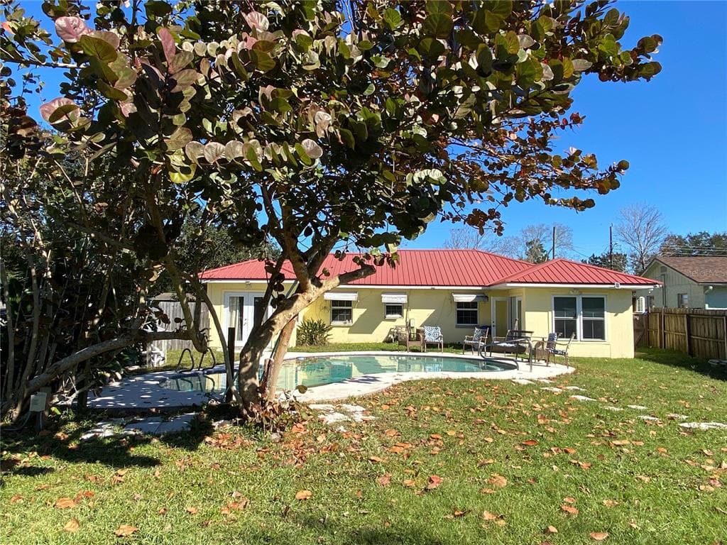 910 LAKE AVENUE photo 22