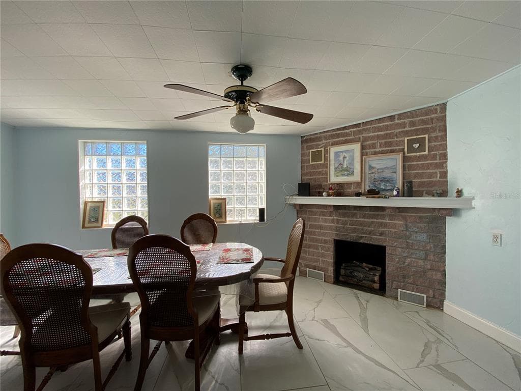 910 LAKE AVENUE photo 7
