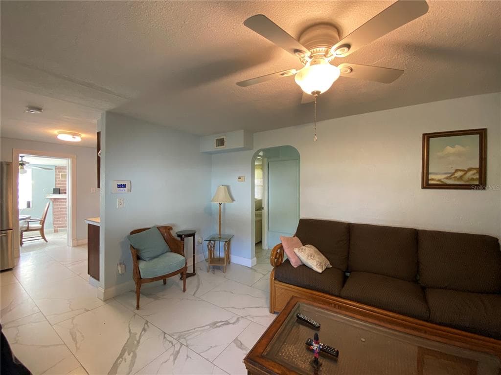 910 LAKE AVENUE photo 5