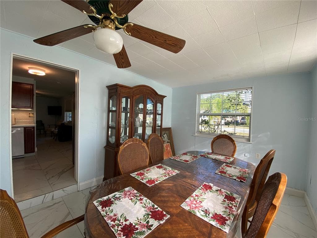 910 LAKE AVENUE photo 9
