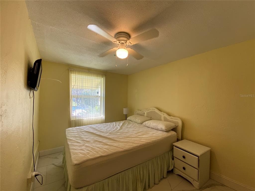 910 LAKE AVENUE photo 14