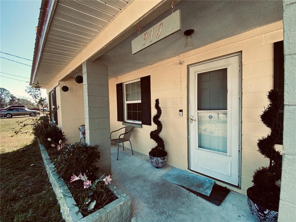 910 LAKE AVENUE photo 18