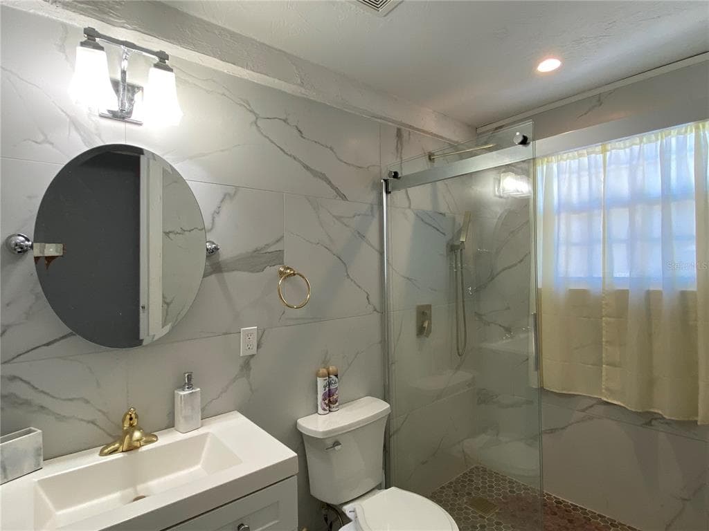 910 LAKE AVENUE photo 15