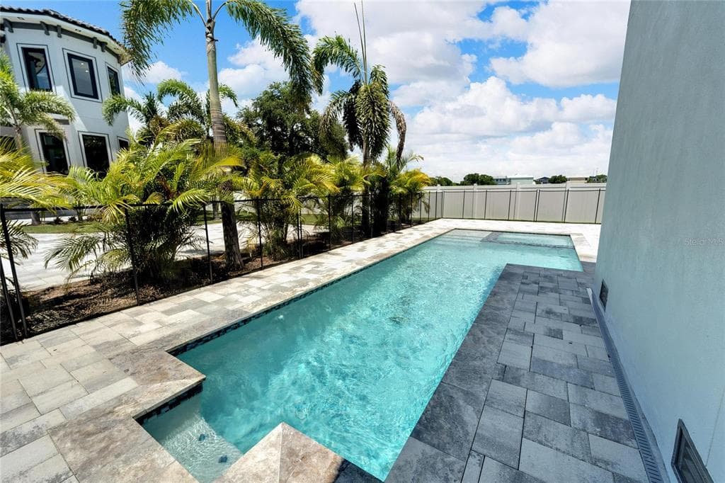 517 TREVISO DRIVE photo 4