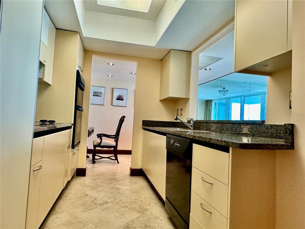 1500 OCEAN DRIVE 905 photo 10