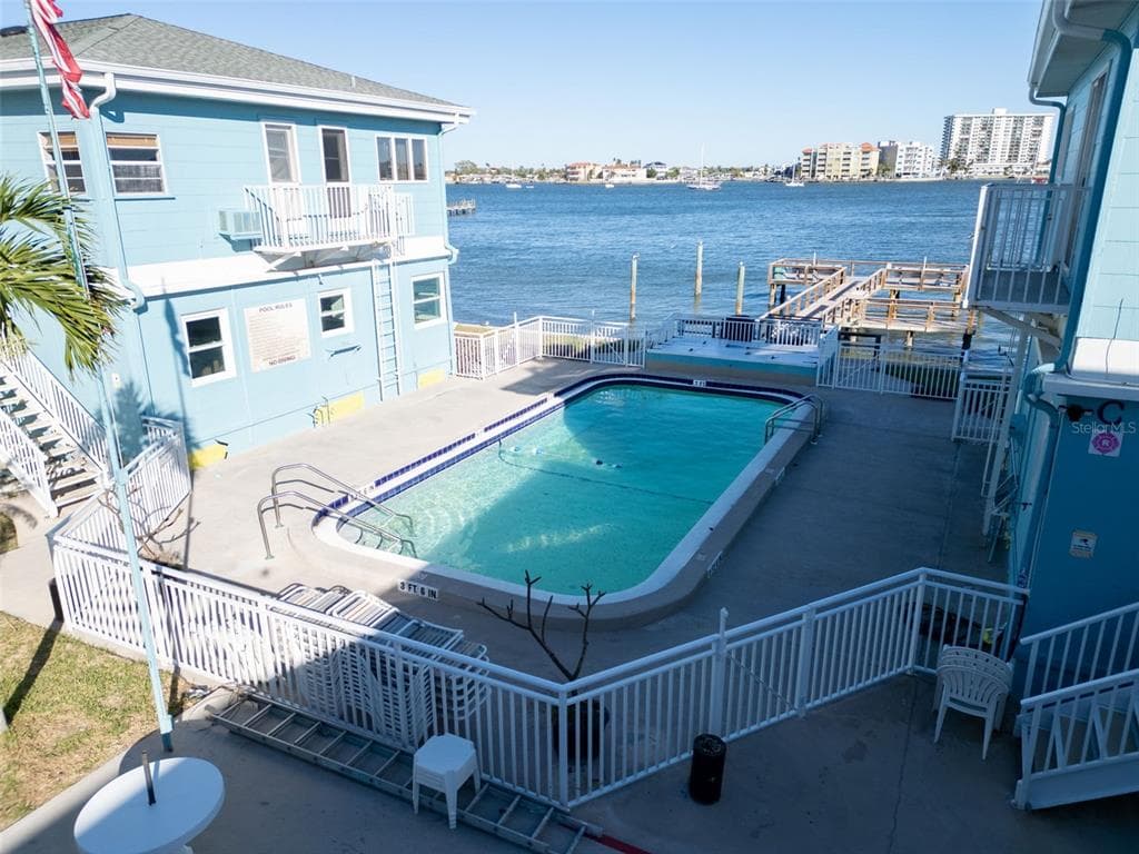 483 E SHORE DRIVE D4 photo 23