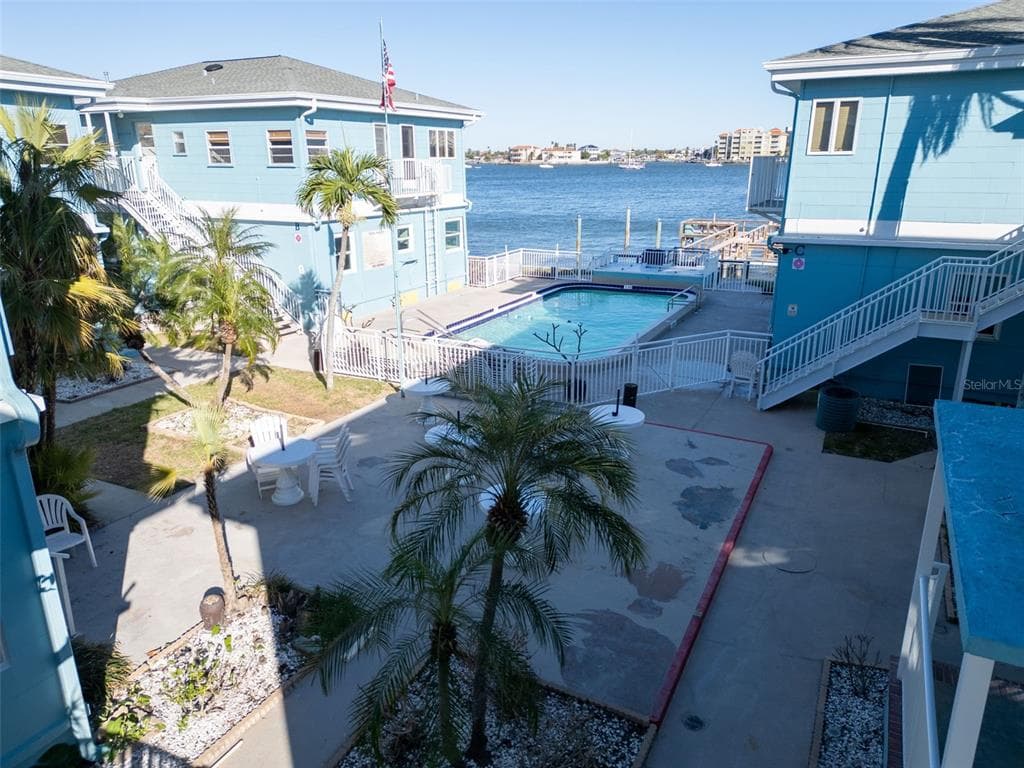 483 E SHORE DRIVE D4 photo 22