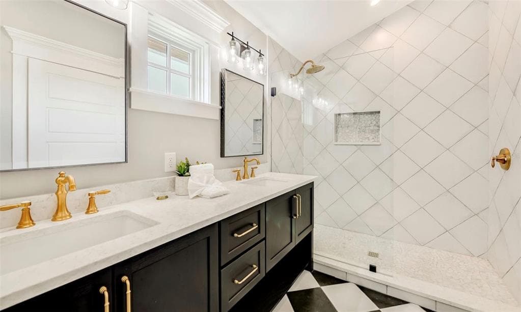 2516 AVENUE A photo 10