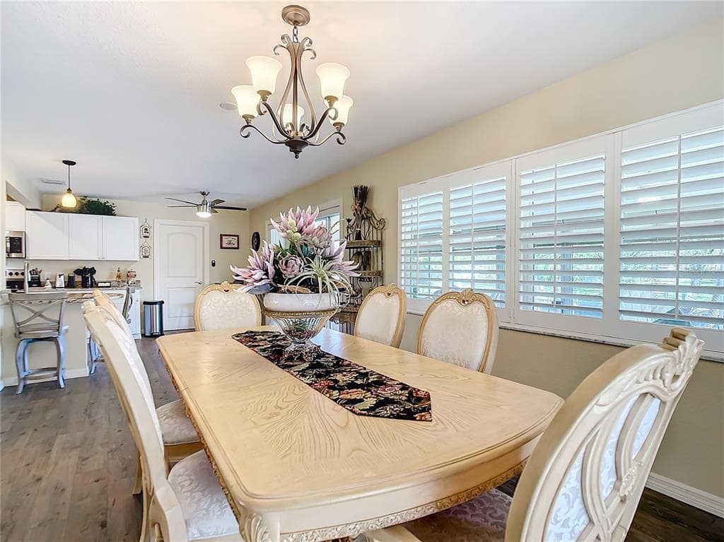 4 WINDSOR DRIVE photo 16