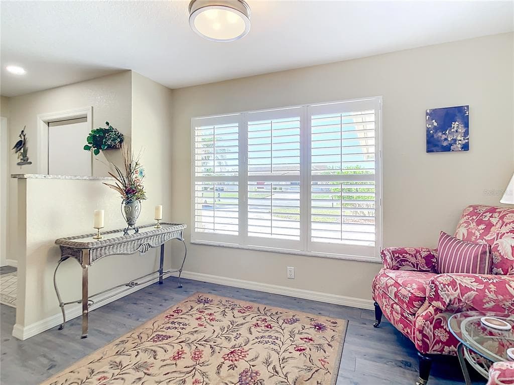 4 WINDSOR DRIVE photo 20