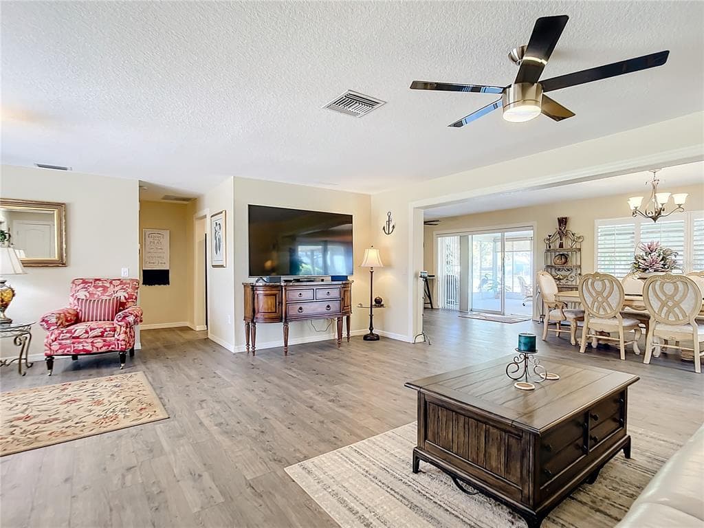 4 WINDSOR DRIVE photo 15