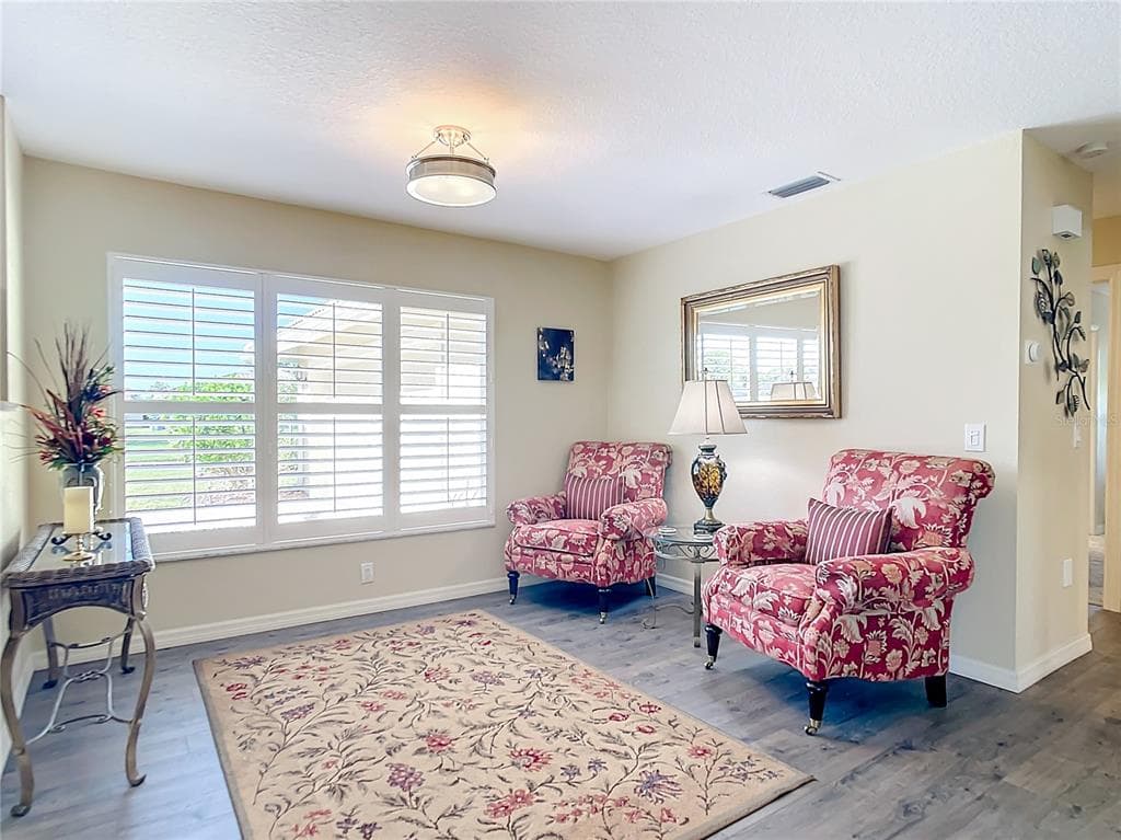 4 WINDSOR DRIVE photo 19