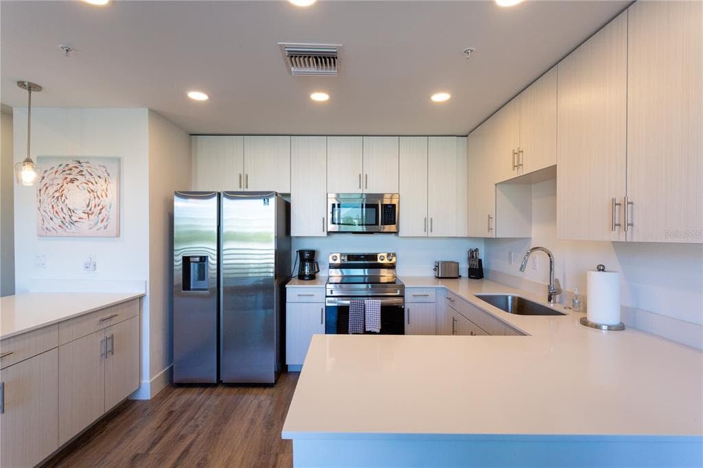 1709 N TAMIAMI TRAIL 215 photo 10