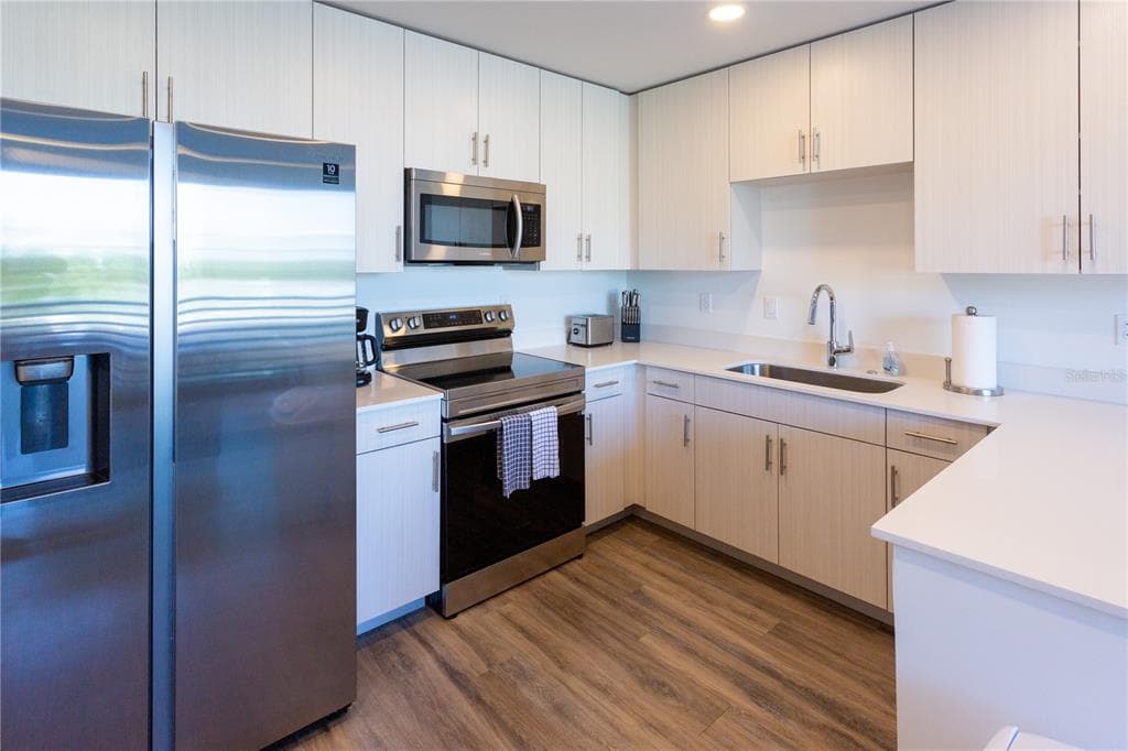 1709 N TAMIAMI TRAIL 215 photo 11