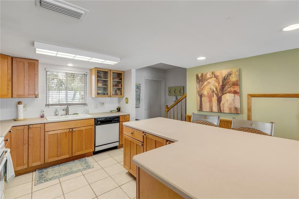 815 OCEAN SHORE BOULEVARD U9A photo 13