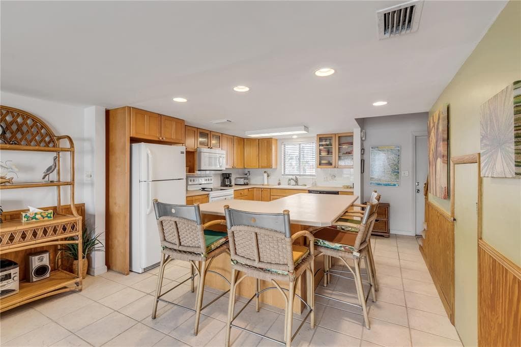 815 OCEAN SHORE BOULEVARD U9A photo 10