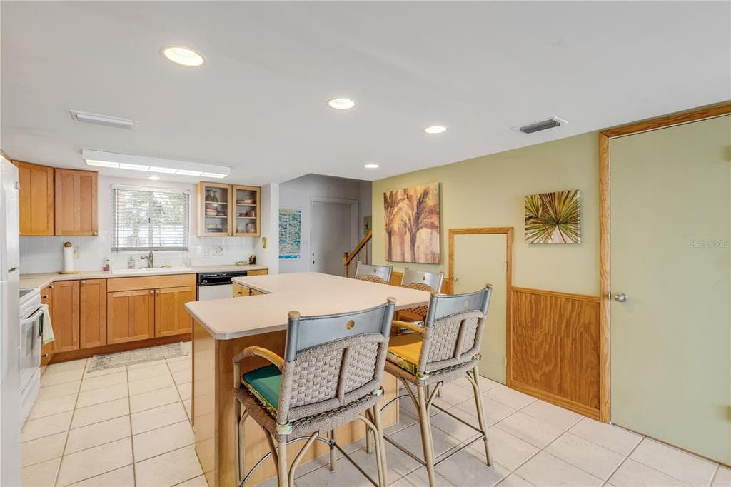 815 OCEAN SHORE BOULEVARD U9A photo 11