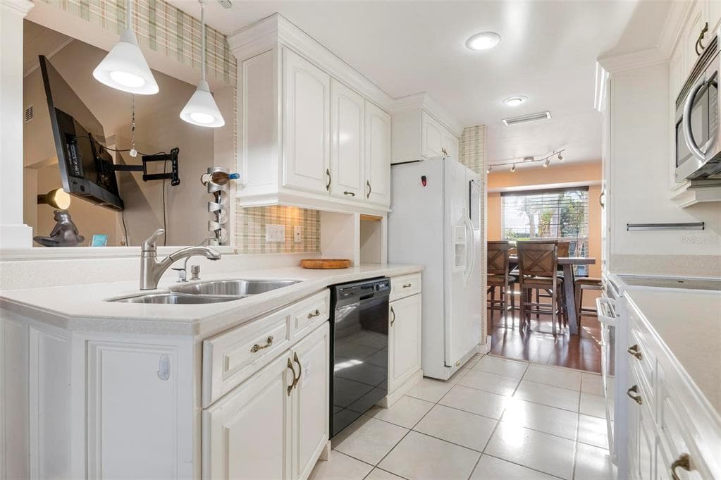 5207 BIMINI DRIVE photo 9