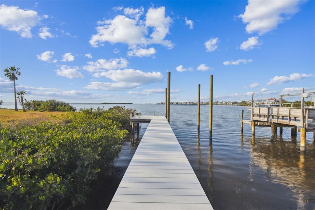 1640 SEA BREEZE DRIVE photo 2