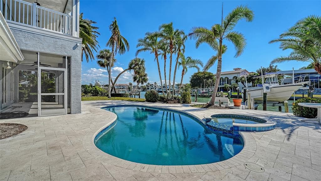 732 SIESTA DRIVE photo 10