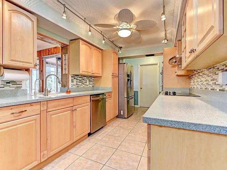 468 CEIL DRIVE photo 22
