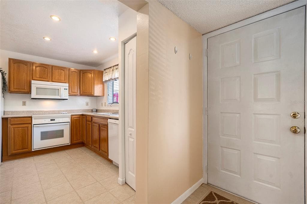 6311 NEWTOWN CIRCLE 11B2 photo 11