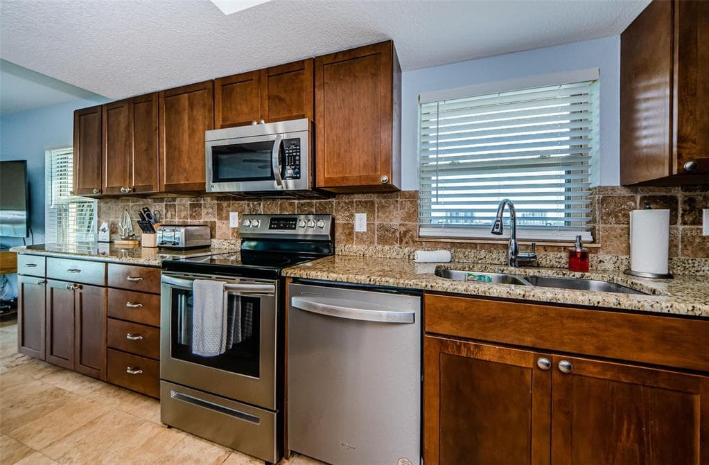 479 E SHORE DR 8 photo 20