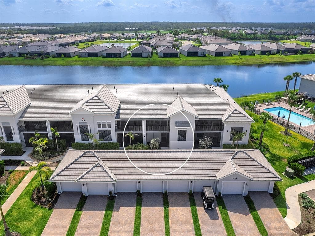 14214 HERITAGE LANDING BOULEVARD 817 photo 2
