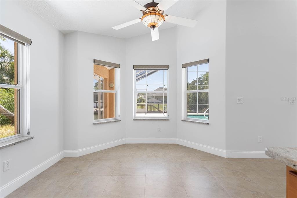 6 CROSSLEAF COURT E photo 23