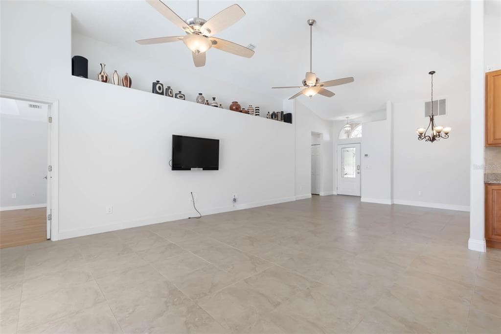 6 CROSSLEAF COURT E photo 13
