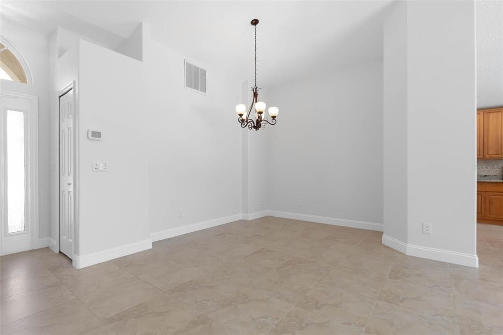 6 CROSSLEAF COURT E photo 17