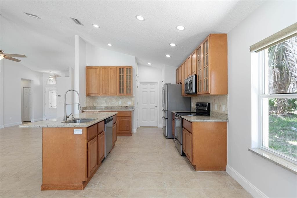 6 CROSSLEAF COURT E photo 22