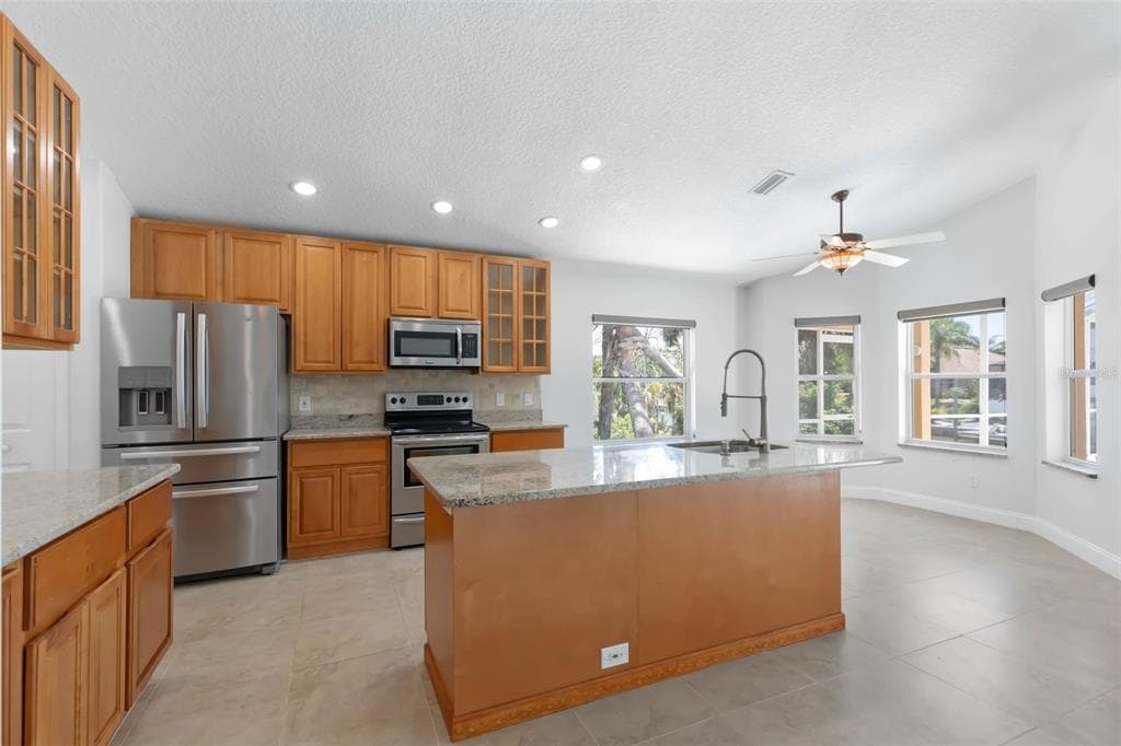 6 CROSSLEAF COURT E photo 20