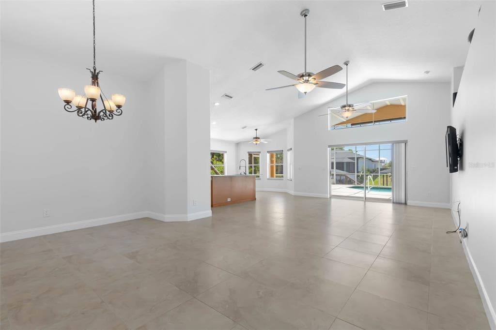 6 CROSSLEAF COURT E photo 10