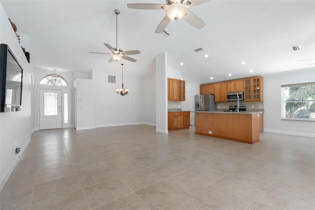 6 CROSSLEAF COURT E photo 14