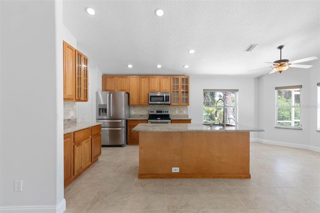 6 CROSSLEAF COURT E photo 18