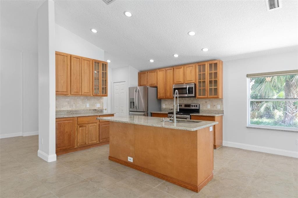 6 CROSSLEAF COURT E photo 19