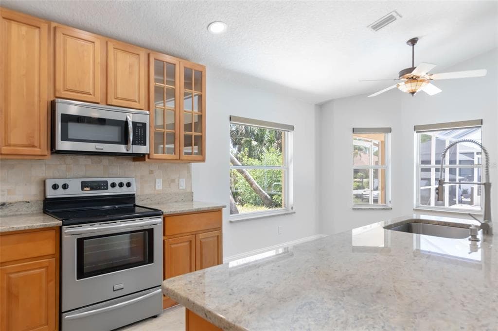 6 CROSSLEAF COURT E photo 21