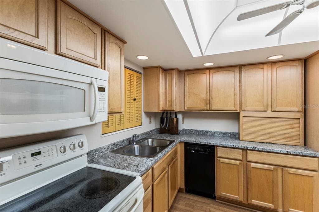 4015 LAKE BAYSHORE DRIVE 108 photo 8