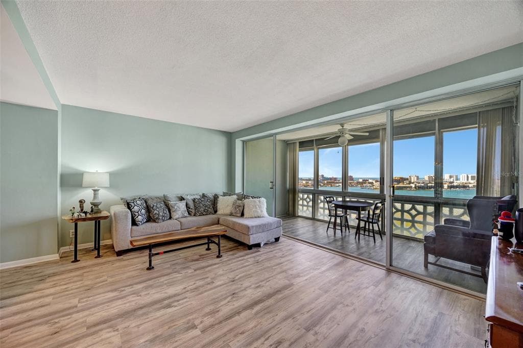 31 ISLAND WAY 1403 photo 9