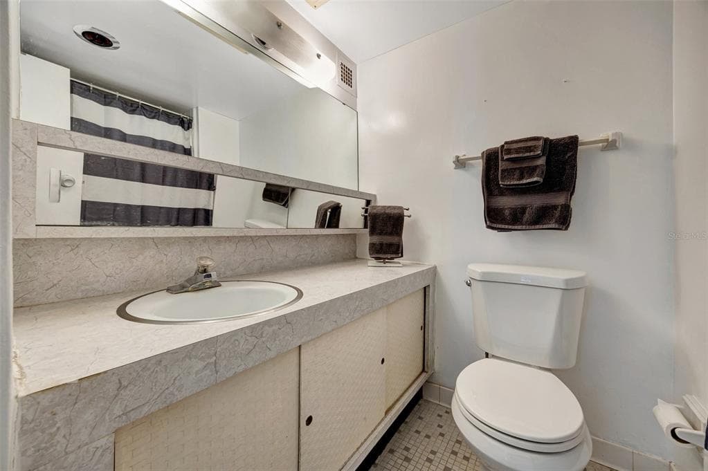 31 ISLAND WAY 1403 photo 25