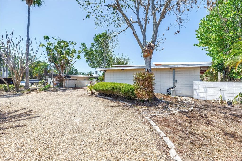 31 DOLPHIN DRIVE photo 11